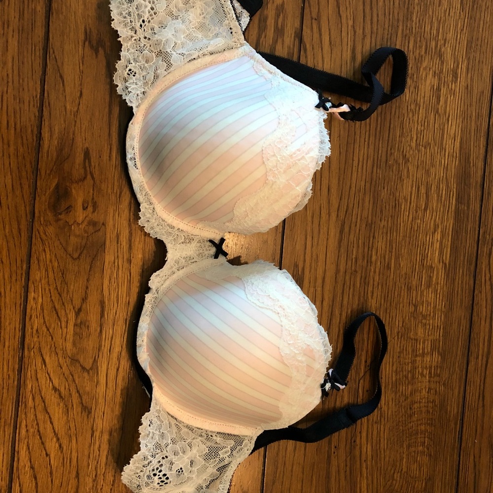 Victoria’s Secret bra 36C